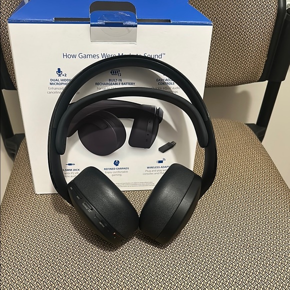 PlayStation Pulse 3D Wireless Headset - Picture 3 of 16